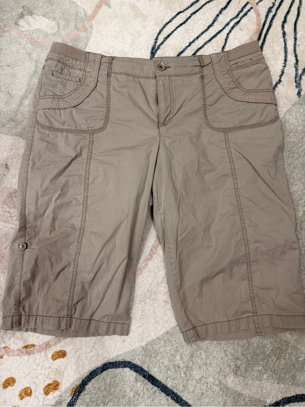 Women’s Casual Bermuda Shorts in Taupe